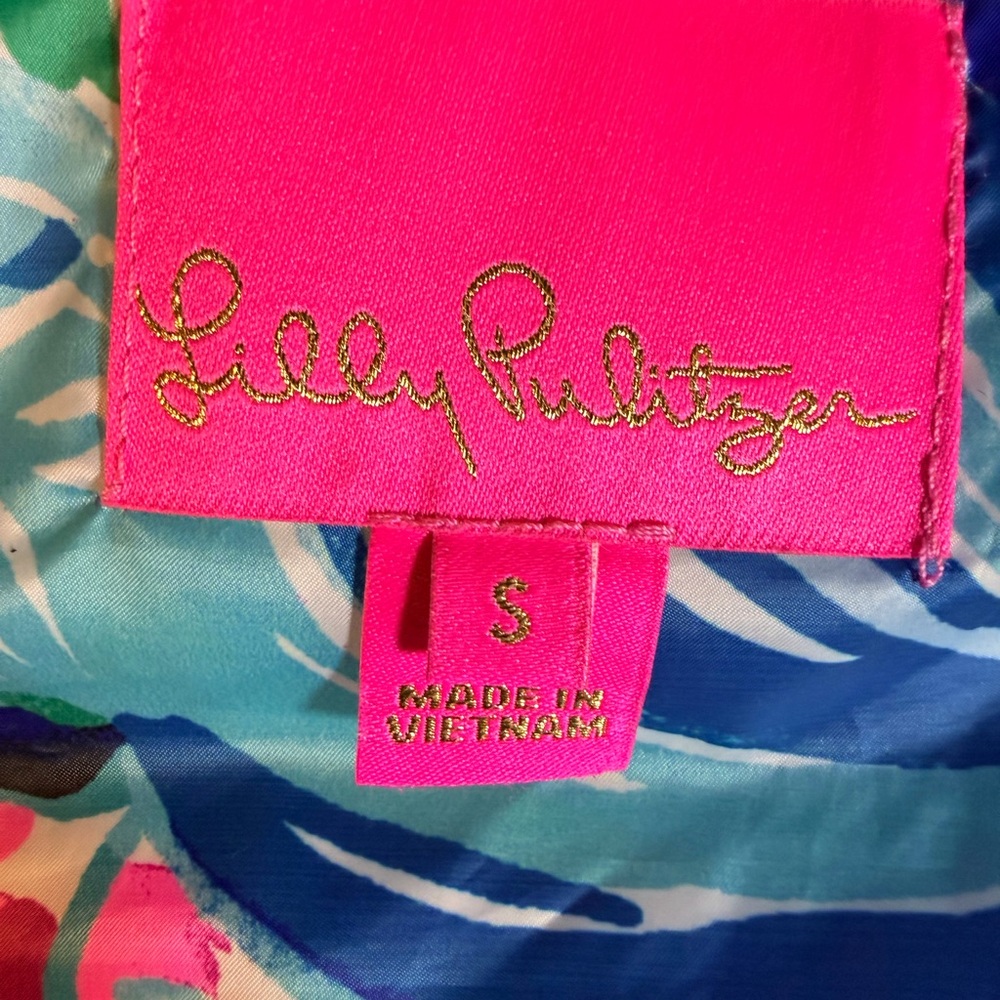 Lilly Pulitzer Black Onyx‎ Palm
Paradise Puffer Vest-NWOT-size small - Picture 8 of 8